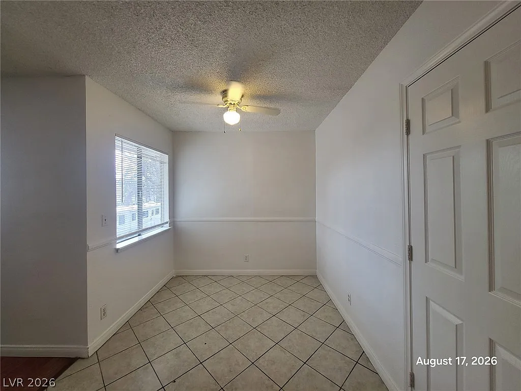 2 bed, 1.0 bath, 902 sqft, $995 — Photo 3