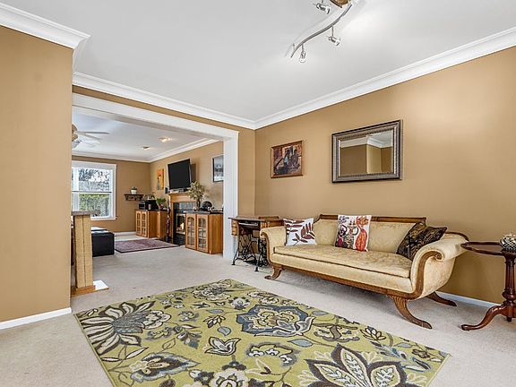 5th image of 318 Reighley Pl