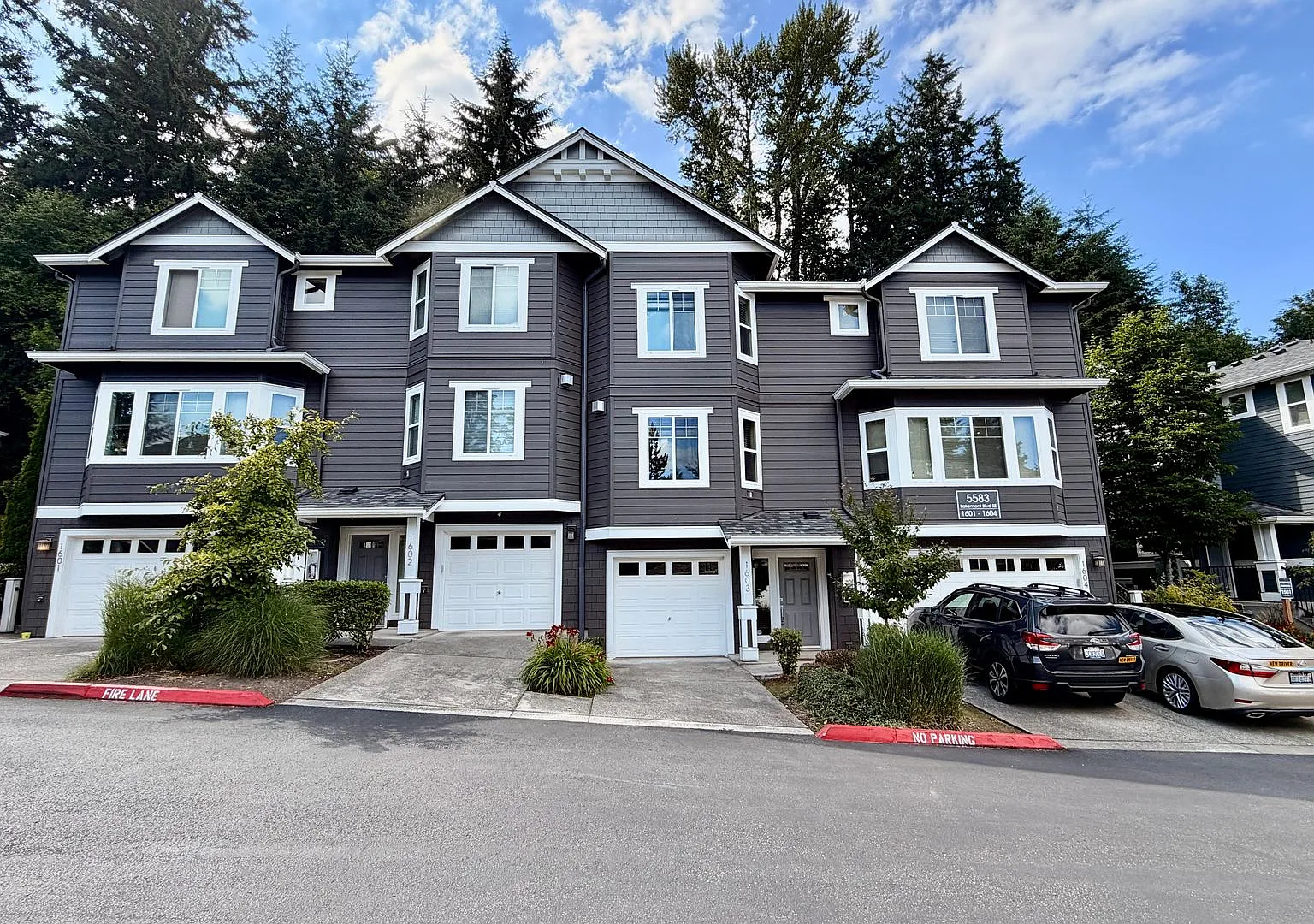 Spacious 2 Bed 2.5 Bath Lakemont Townhome with Greenbelt Views. — Photo 1