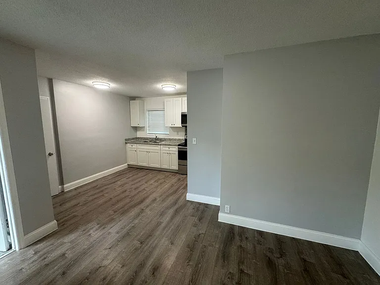 2401 NW 9th Ave — Photo 21