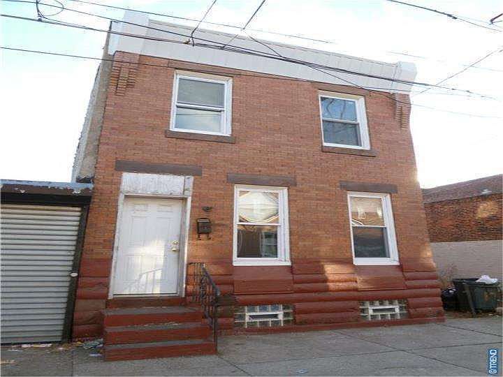 1st image of 818 E Schiller St