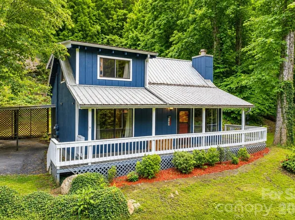 100 Bristol Ln, Maggie Valley, NC 28751
