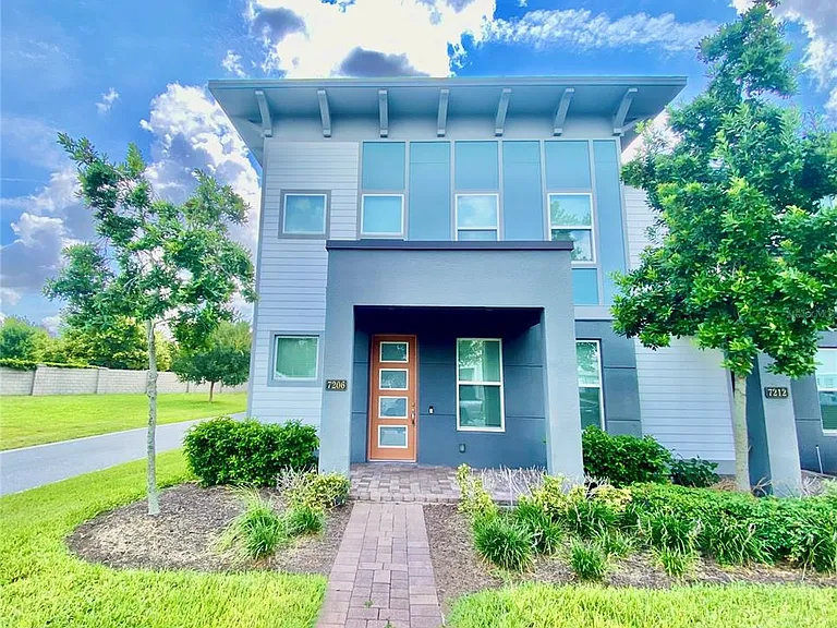 7206 Carrickbend Ln — Photo 1