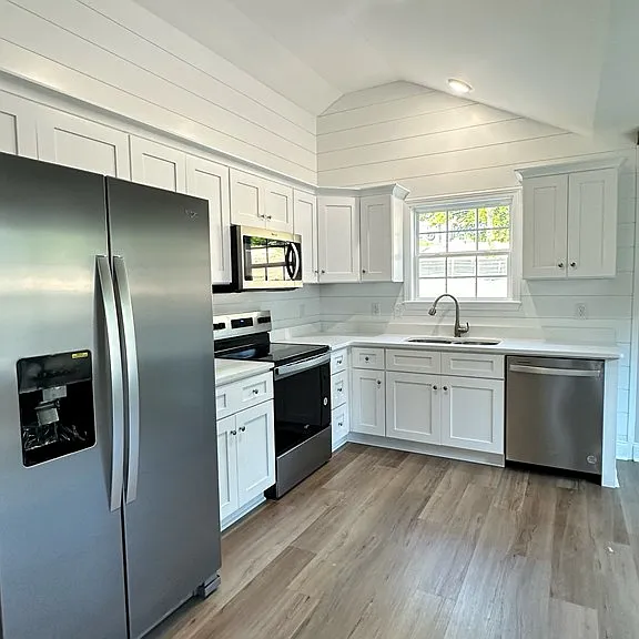 1608 River Rd NE — Photo 3