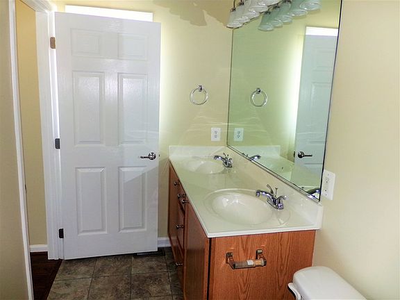 4th image of 630 Allegheny Cir