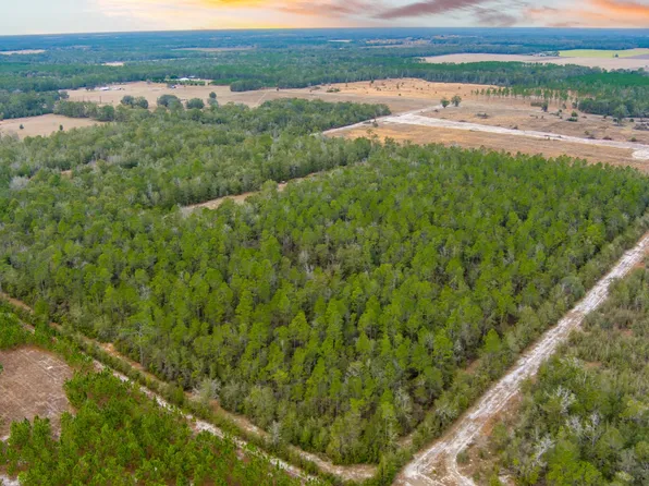 208th Pl, O'Brien, FL 32071