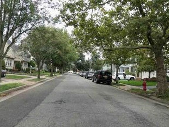 Exterior Neighborhood (street photo)