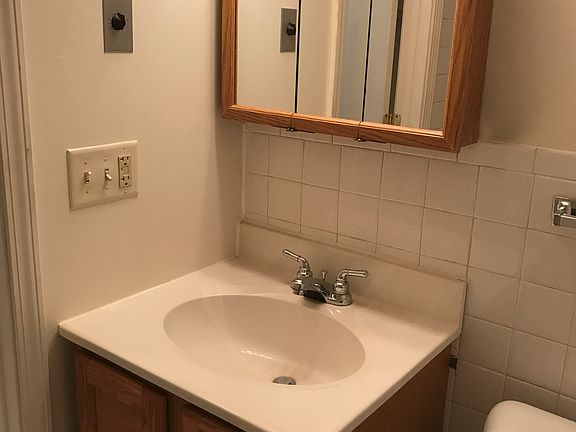 5th image of 611 N Roosevelt Ave #201