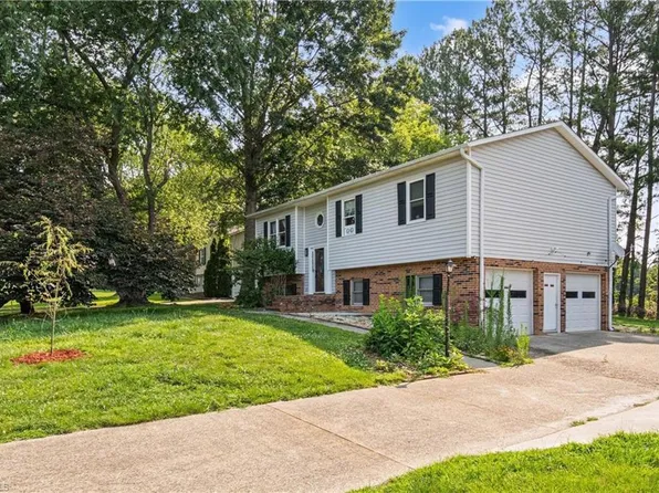 2114 Margaret Dr, Mount Airy, NC 27030
