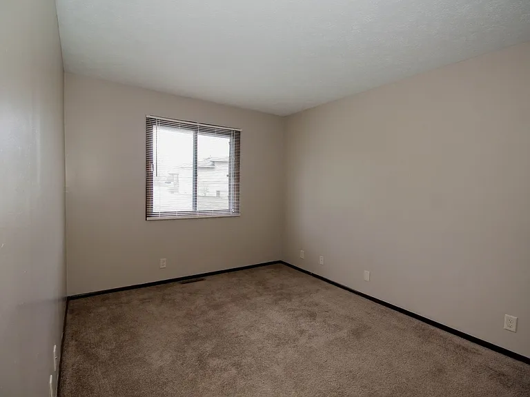 105 N Orr Dr — Photo 9