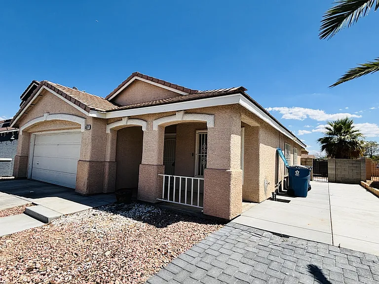 6577 Sweetzer Way — Photo 3