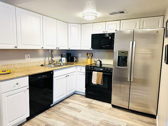 4th image of 493 McKellar Cir APT 4