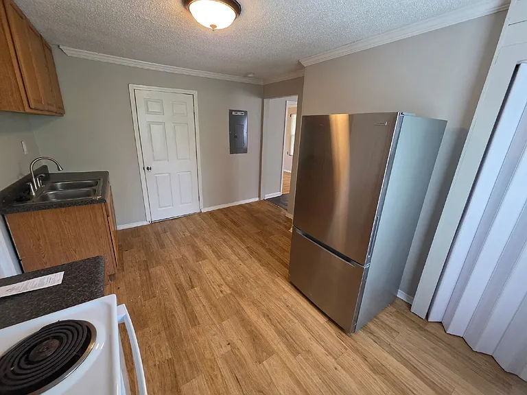 517 Thomas St — Photo 8