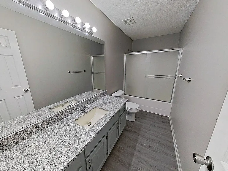 404A SE Oak Ridge Dr — Photo 3