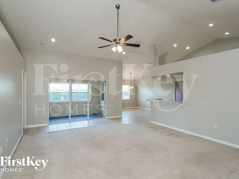 2530 Pine Valley Dr — Photo 2