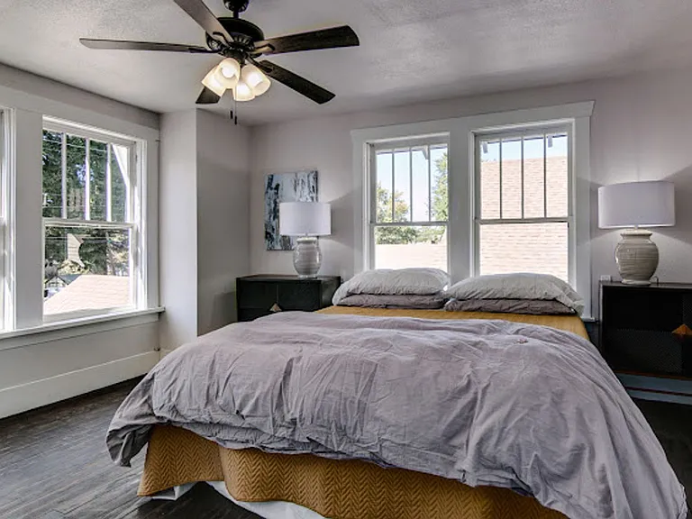 2301 Pecan St — Photo 18