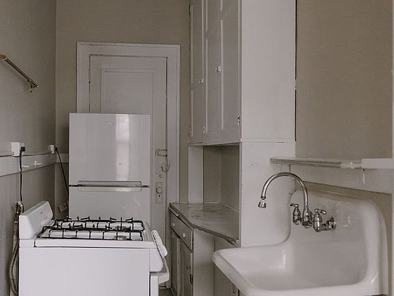 4th image of 3219 Lyndale Ave S APT 105