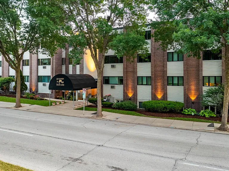 Dolphin Square Apartments — Photo 28