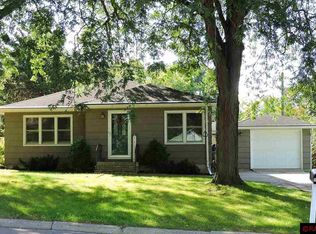 1506 Woodland Ave, Mankato, MN 56001