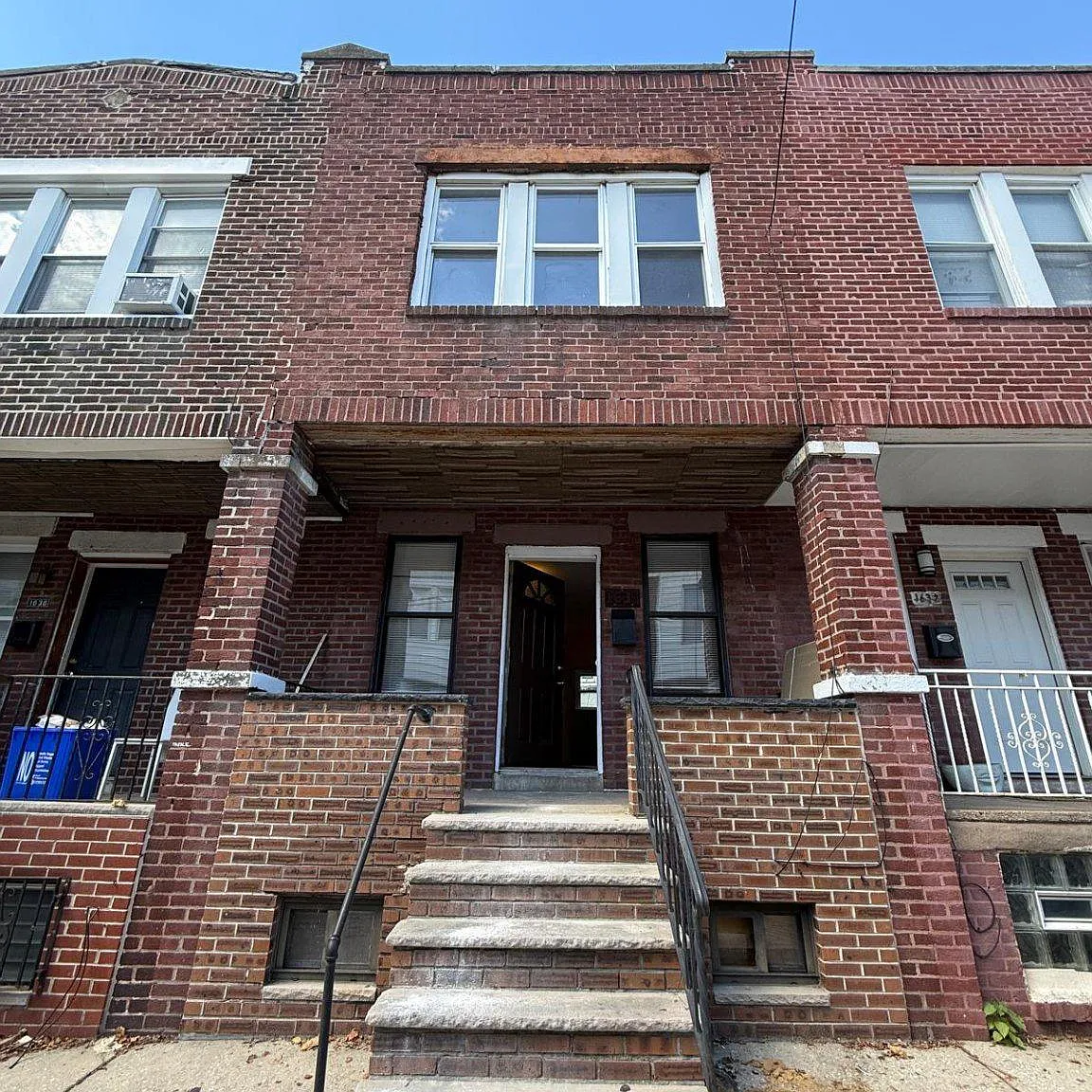 3 bed, 1.0 bath, 1922 sqft, $1,600 — Photo 1
