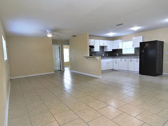 5th image of 1405 E Linebaugh Ave