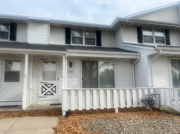 1444 Canyon Dr, Janesville, WI 53546