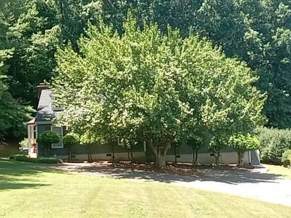6199 Timberlane Ter, Hickory, NC 28601