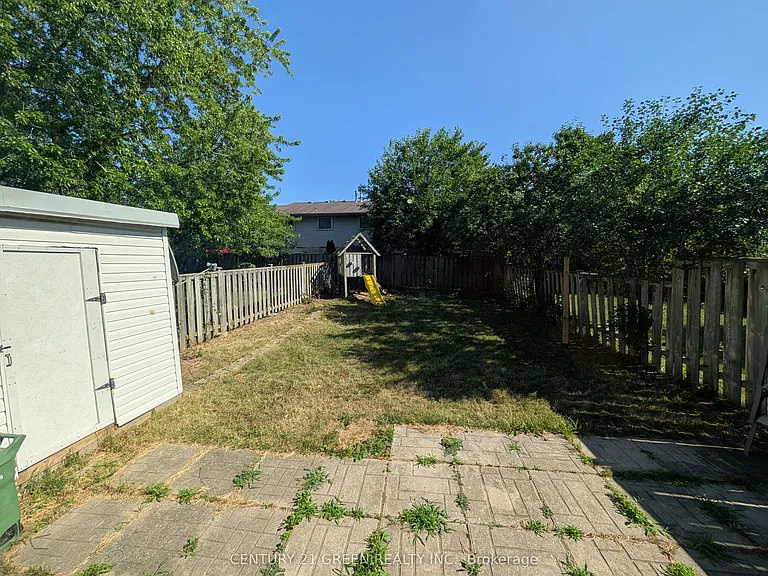 61 Ashley Cres — Photo 8