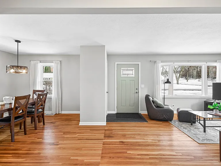 422 Jefferson Ave S — Photo 4