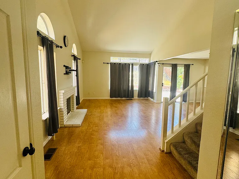 2210 Southwood Dr — Photo 8