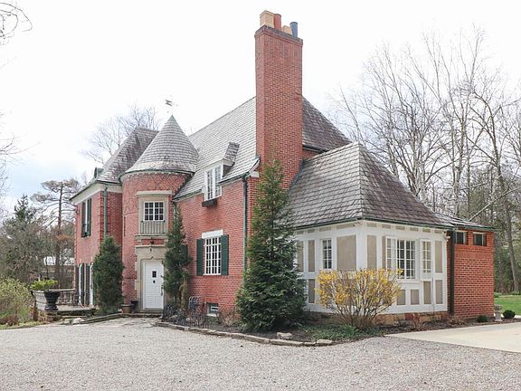 4th image of 664 Woodhill Rd