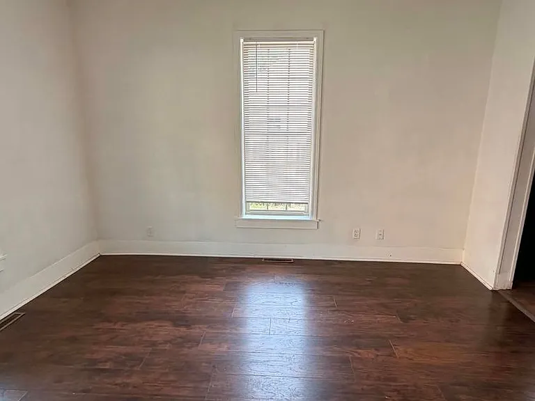 1008 W 2nd St — Photo 8