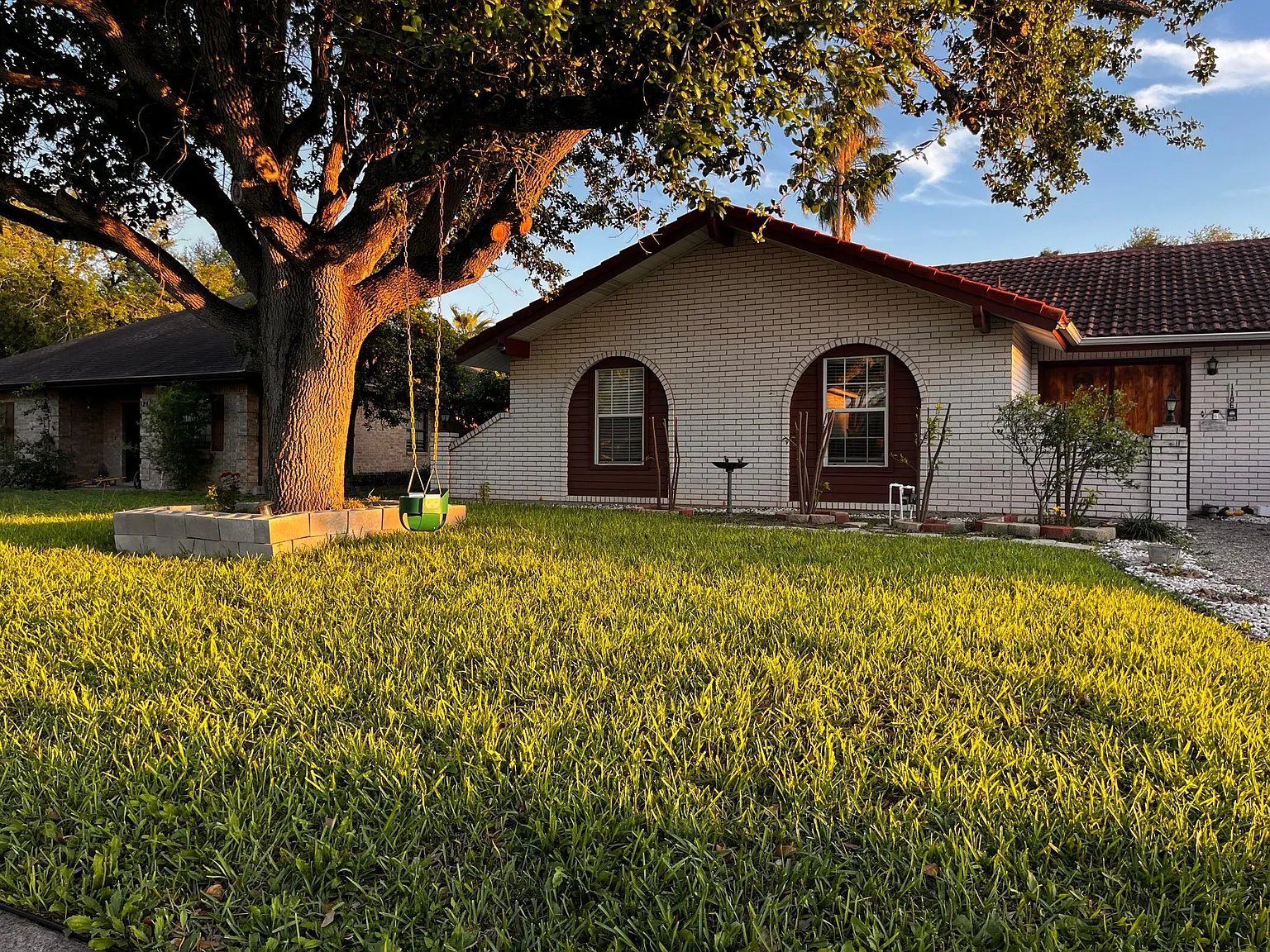 4 bed, 11484 sqft, $2,150 — Photo 2