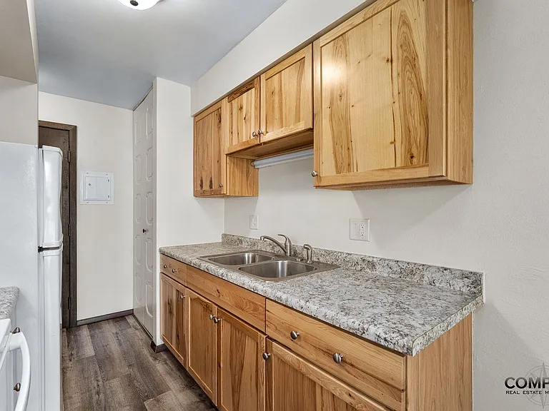 1025 W. MacArthur Avenue — Photo 4