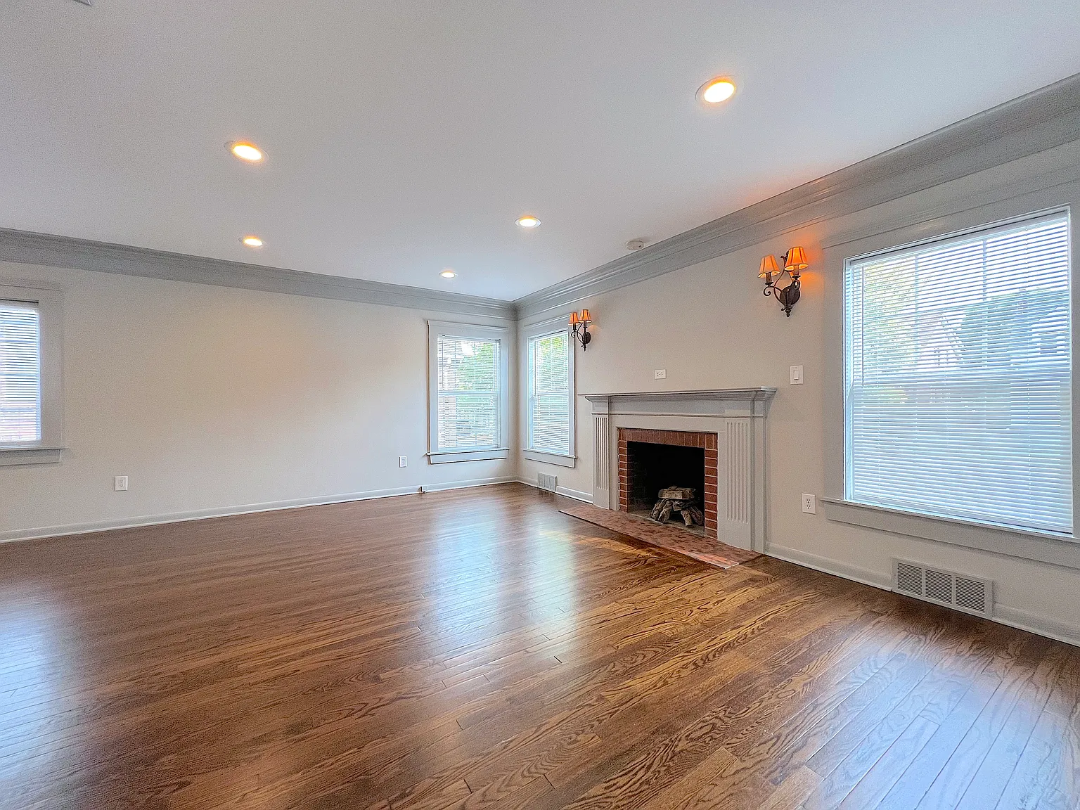 4411 Devonshire Rd — Photo 2