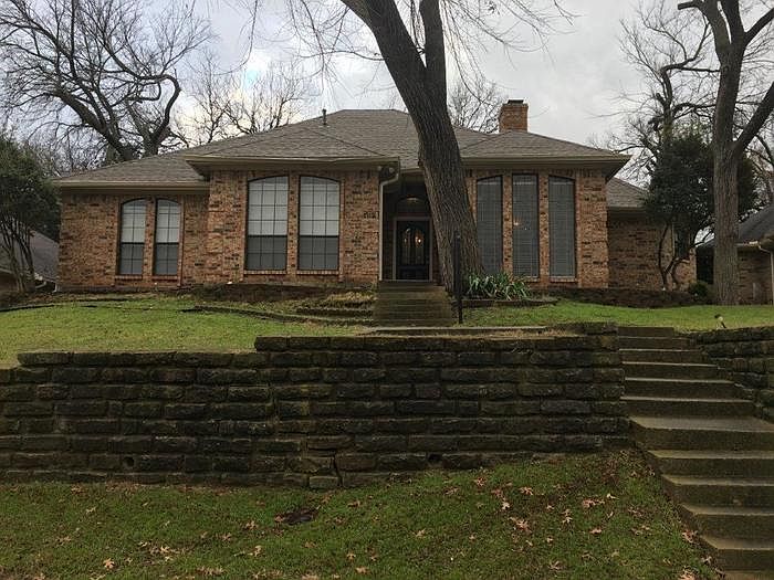 1st image of 1112 Crestwood Ct
