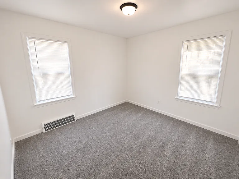 19152 Grandville Ave — Photo 10