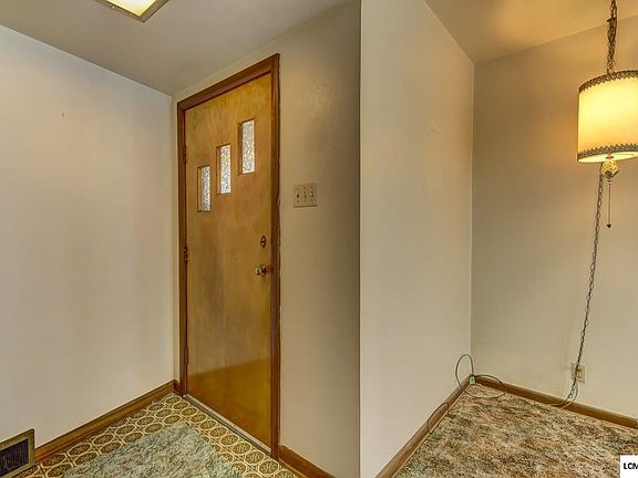 2nd image of 907 S College St