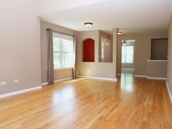Living Room/Dining Area