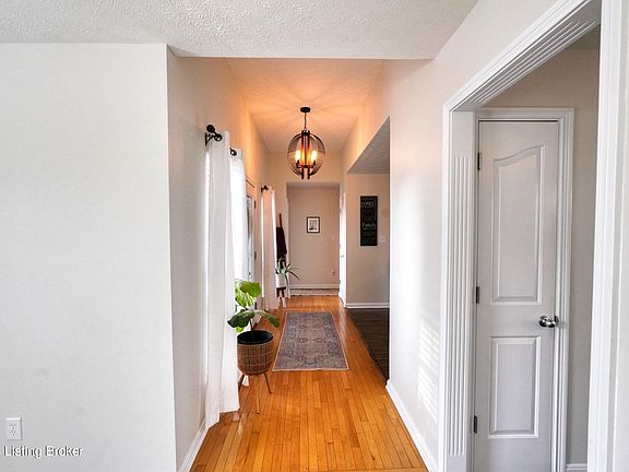 3rd image of 8110 Kellerman Rd