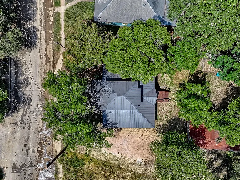 1321 W San Antonio St — Photo 28