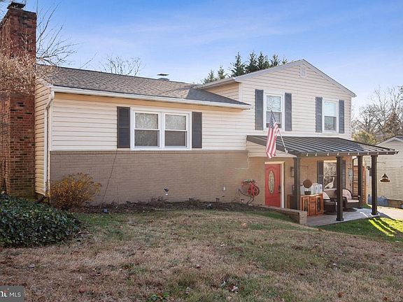 3rd image of 1095 Crestview Dr