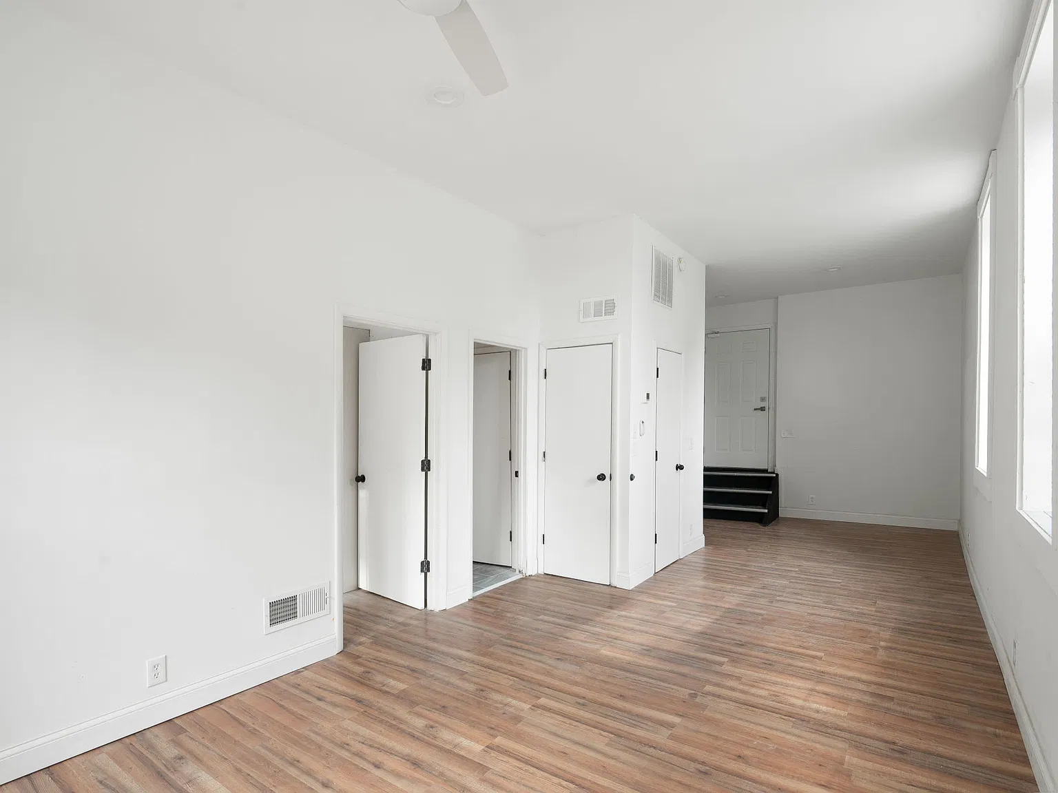 1 bed, 800 sqft, $1,200 — Photo 3