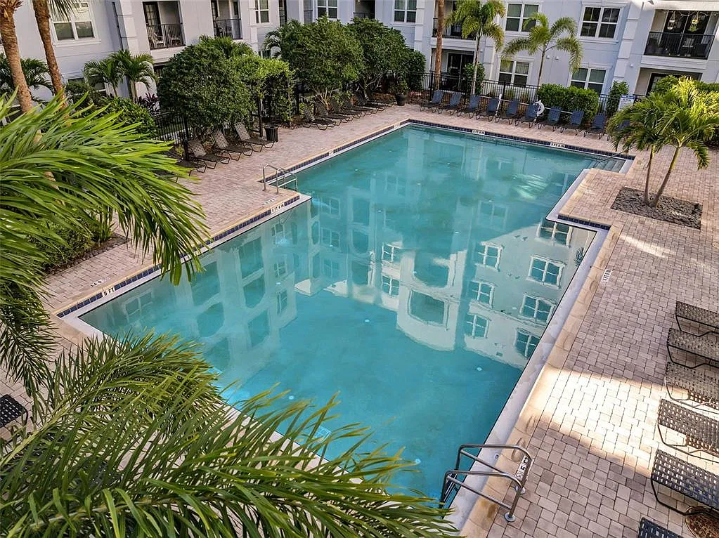 2 bed, 2.0 bath, 1115 sqft, $2,100 — Photo 2