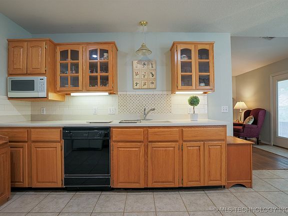 2nd image of 2403 S Maywood Dr
