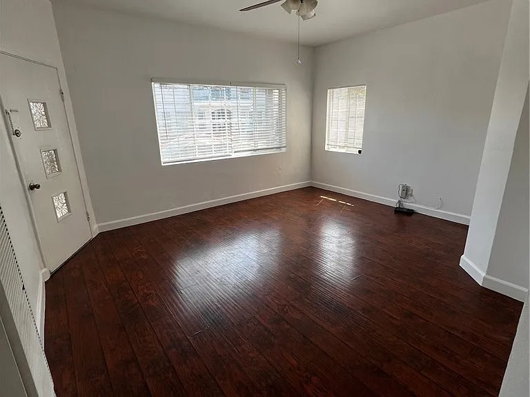 1487 Henderson Ave — Photo 2