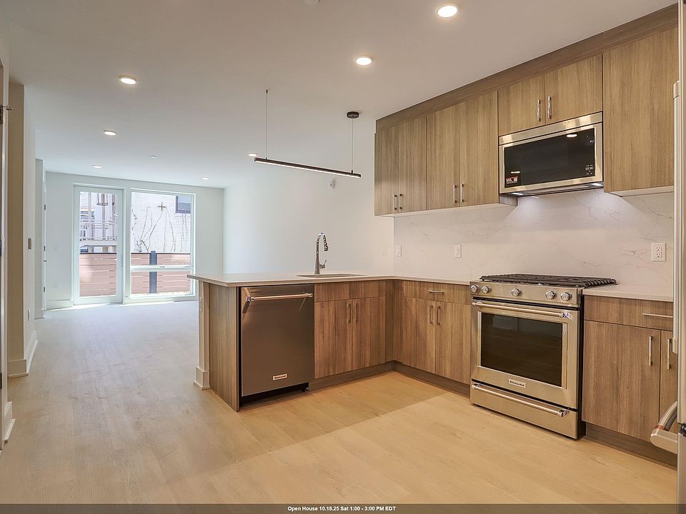 1st image of 303 Madison St #507