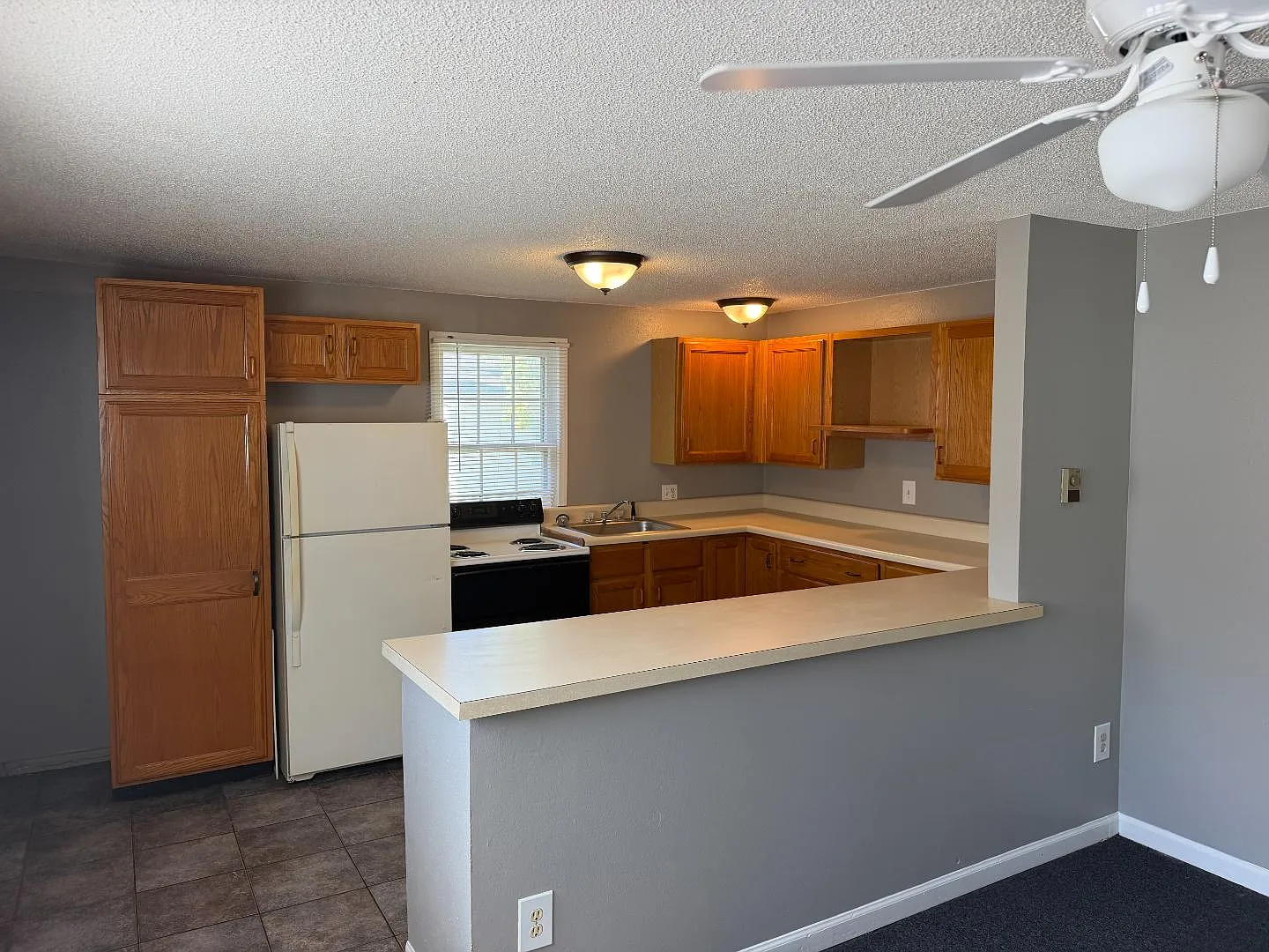 510 W Murray St - J — Photo 2