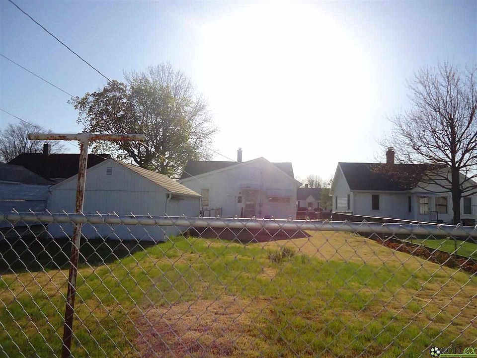 2nd image of 1924 Maple St