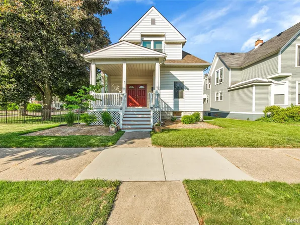 81 Crocker Blvd, Mount Clemens, MI 48043